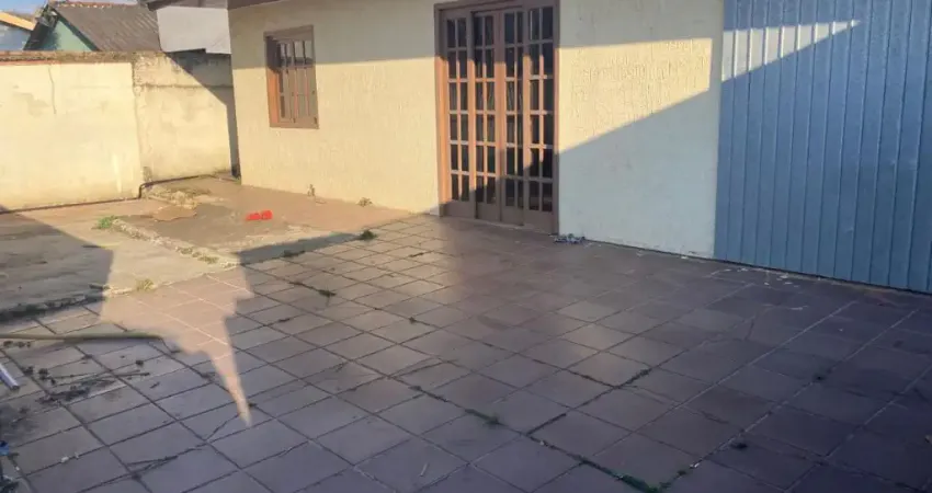 Casa com 2 quartos para alugar na Rua Antônio Kamaroski, 279, Guaraituba, Colombo