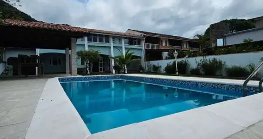 Belíssima casa dentro de condomínio na praia da lagoinha em Ubatuba-SP