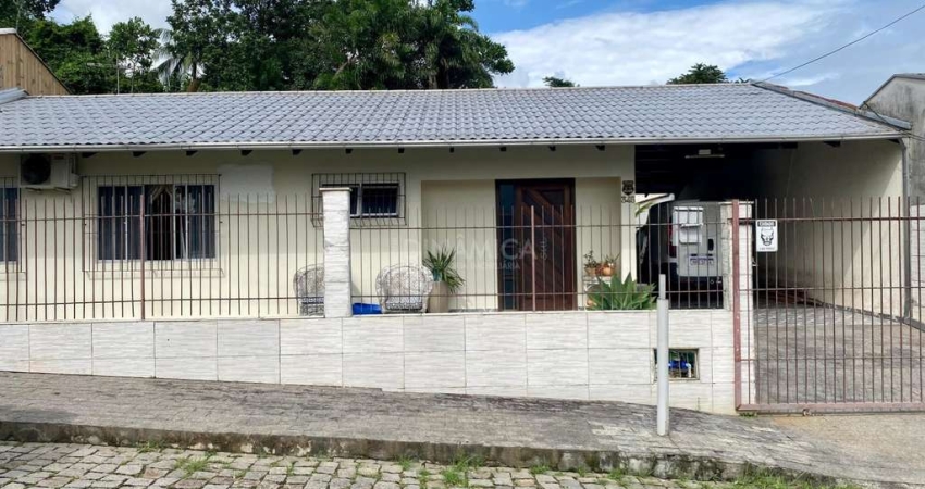 Casa com 3 quartos à venda na Rua Waldir Medeiros, 345, Água Verde, Blumenau