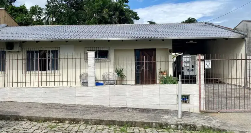 Casa com 3 quartos à venda na Rua Waldir Medeiros, 345, Água Verde, Blumenau