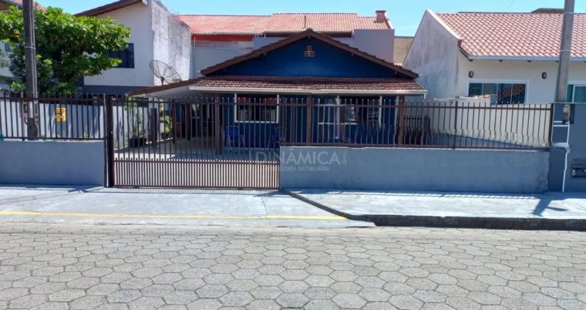 Casa com 4 quartos à venda na Rua Bernardina Taváres, 270, Centro, Penha