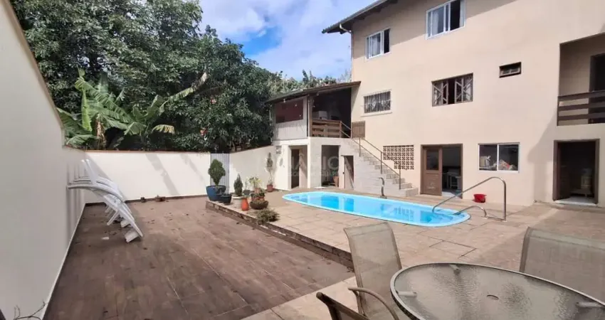 Casa com 4 quartos à venda na Rua Guabiruba, 545, Água Verde, Blumenau