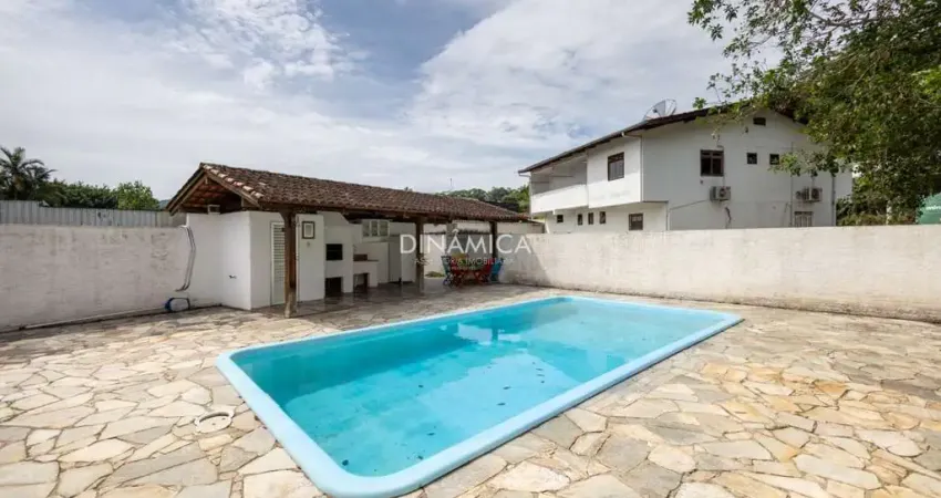 Casa com 3 quartos para alugar no Garcia, Blumenau 