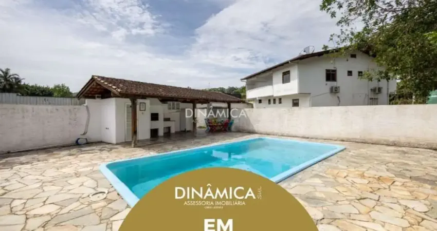 Casa com 3 quartos para alugar no Garcia, Blumenau