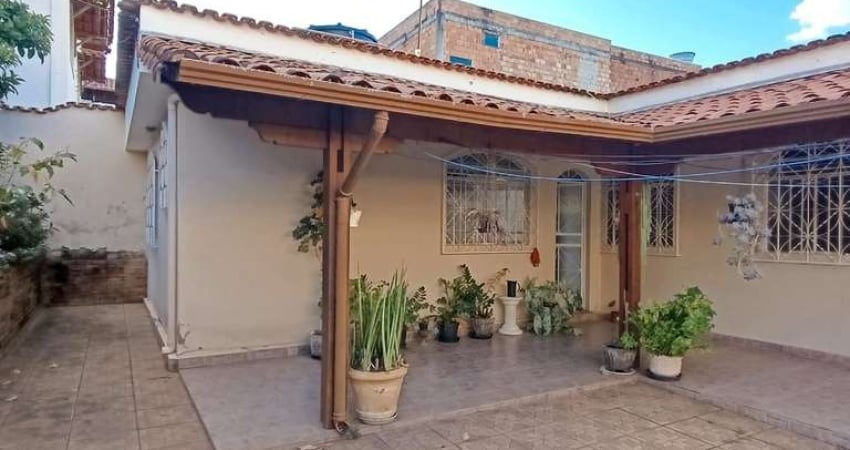 Casa para Locação em Belo Horizonte, Jardim Guanabara, 2 dormitórios, 1 banheiro, 2 vagas