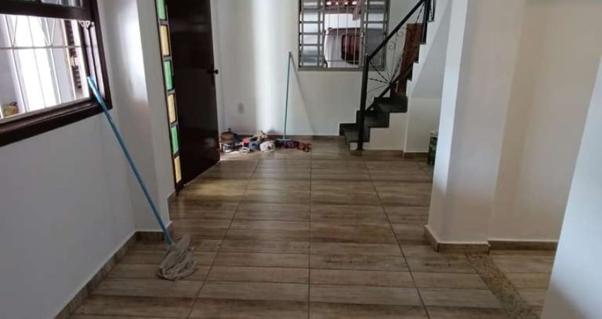 Casa Geminada para Locação em Santa Luzia, Conjunto Cristina (São Benedito), 3 dormitórios, 1 suíte, 2 banheiros, 3 vagas