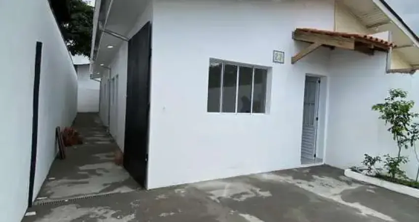 Casa para Venda em Caraguatatuba, Ipiranga, 2 dormitórios, 1 suíte, 1 banheiro, 2 vagas