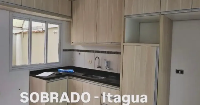Casa sobrado itagua com 2 quartos e quintal com móveis planejados em ubatuba praia itagua
