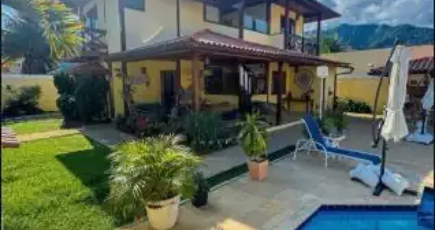 Linda Casa a venda em Vargem Pequena em Cond. fechado com 4 Suítes, sendo 1 no térreo, Sauna, piscina e churrasqueira!