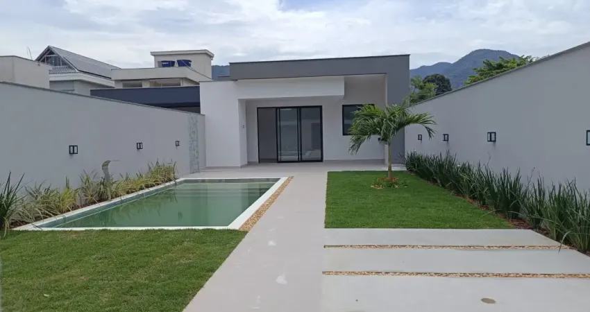 Linda casa linear a venda vargem grande 3 suítes 265 m² terreno, piscina, churrasqueira cond. clube