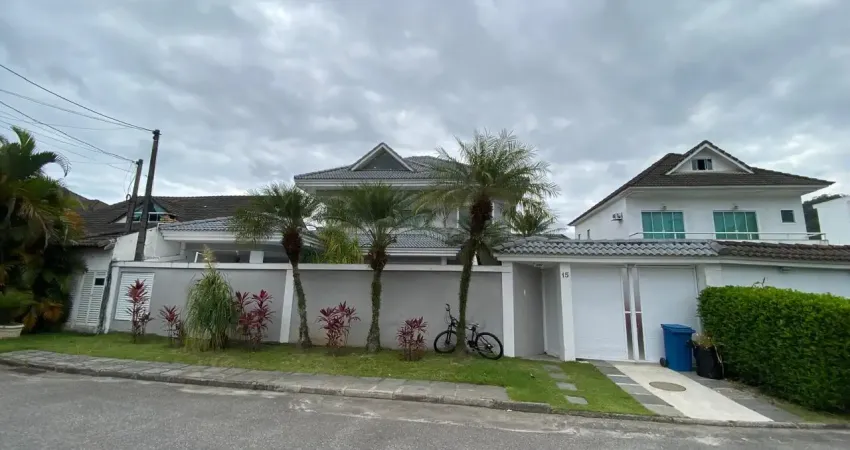 Linda casa à venda em vargem pequena – 4 suítes, sótão, piscina e espaço gourmet !