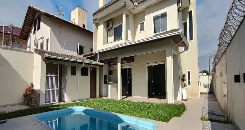 Casa com 3 quartos à venda na Avenida Vereador João Figueiredo, 1984, Centro, Balneário Piçarras