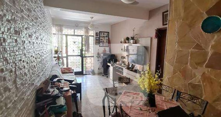 Excelente casa com 3 quartos, vaga e um terraço com churrasqueira!