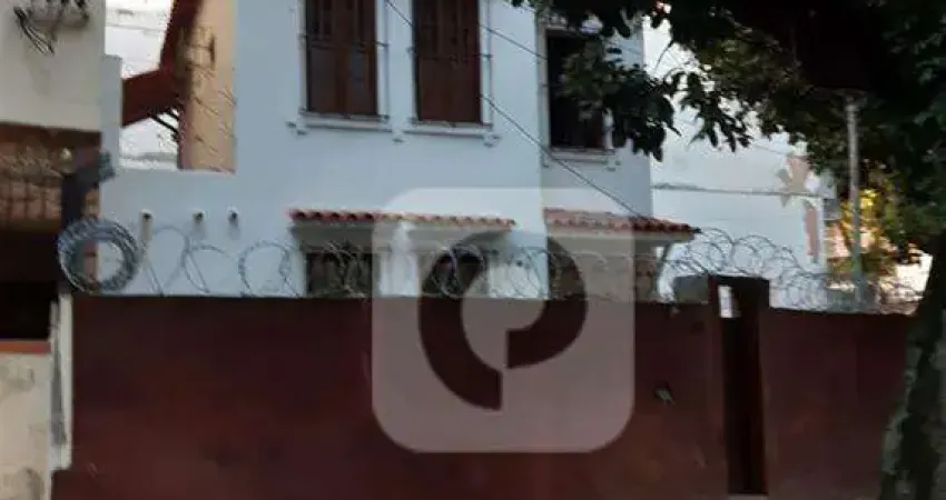 Excelente casa junto a Pinto Guedes , para residência ou comércio!