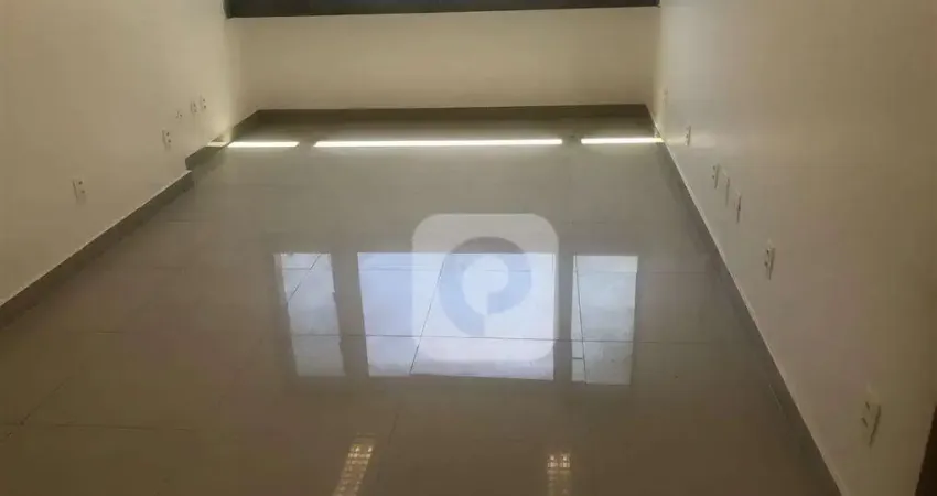 Excelente sala comercial, junto ao metrô da carioca.