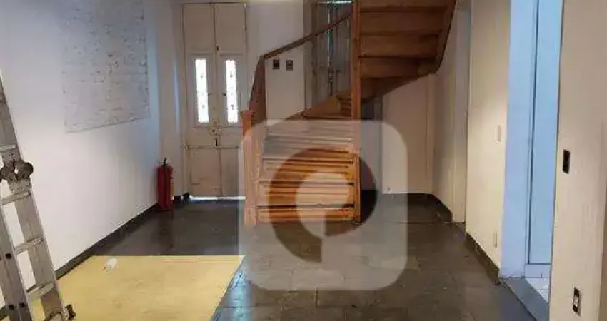 Excelente casa de frente com  312m² com vaga de garagem próximo a