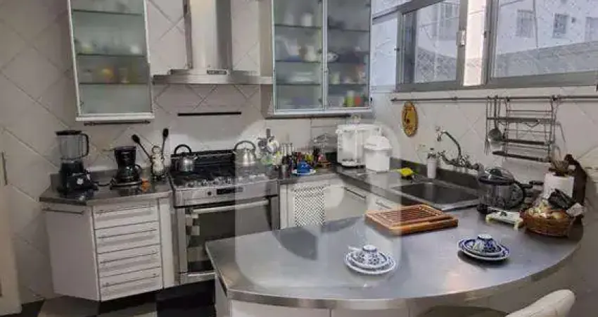 Apartamento de 160m², situado à Rua Mário Barreto, próximo ao metrô Uruguai.