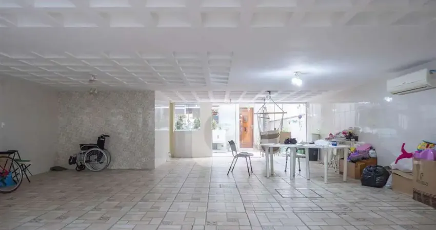 Duas casas de 3 quartos, área de lazer completa de 330m2 - Tijuca