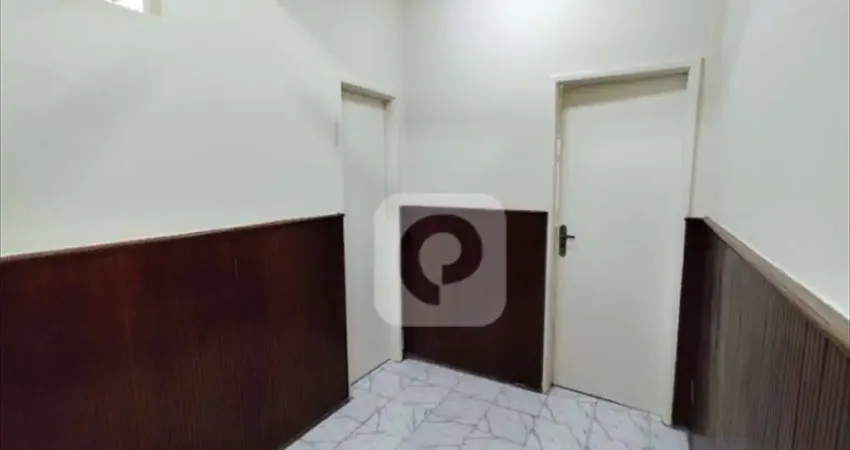 Quarto e sala em prédio junto ao metrô da Cinelândia