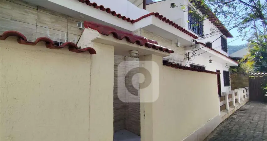 Casa em Vila na área nobre do Grajaú, 2 quartos com suíte.