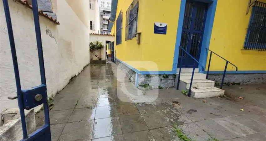 Casa linear no grajaú de 270mº2, com churrasqueira e área de lazer.