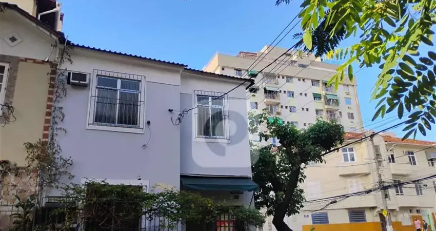 Casa duplex com três quartos ,na rua ambrozina, colada no shopping tijuca!!