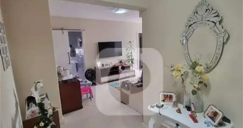 More no centro do méier, com comércio, bancos e transportes disponíveis com facilidade!