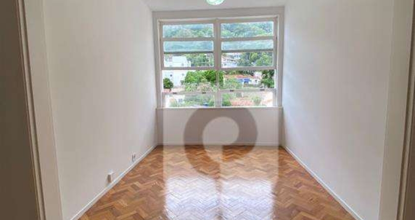Apartamento à venda com 103m², 3 quartos, elevador privativo
