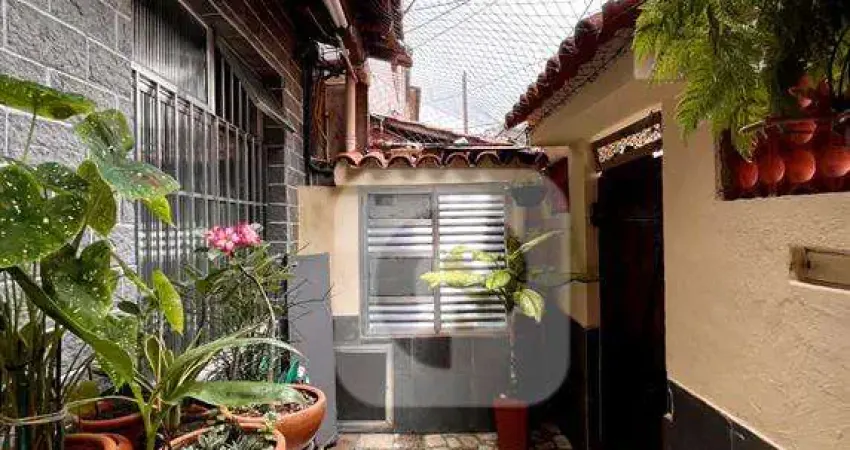 Casa com 3 quartos sendo 2 suítes e área gourmet e vaga par 2 quartos