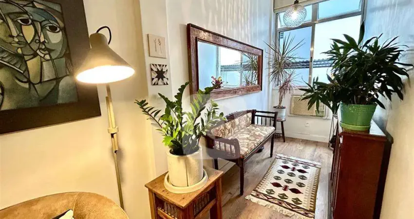 APARTAMENTO 2 QUARTOS E DEPENDENCIA COMPLETA A 8 MINUTOS DO METRÔ