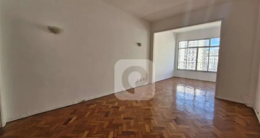 Apartamento de dois quartos, frente para a Praça Afonso Pena.