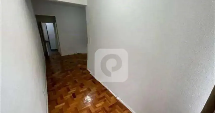Silêncio, espaço e exclusividade! 2 quartos, copa-cozinha e jardim de inverno.