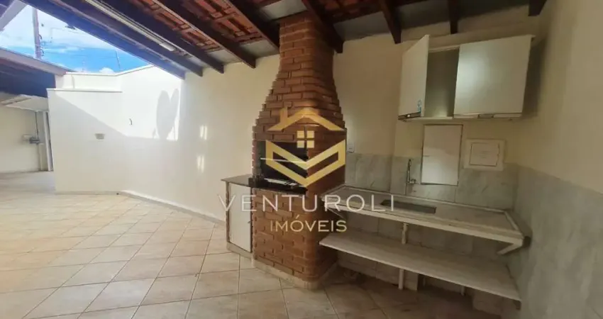 Casa aconchegante com 2 quartos, suíte e vagas cobertas para 4 carros!