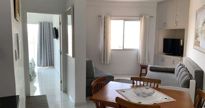 Flat Reformado com vista para o Mar. Lazer. 01 Dormitório. Sacada. 01 vaga. 01 quadra da praia. Centro.