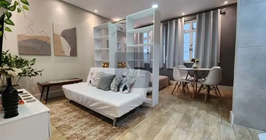 Kit finamente reformado e decorado. climatizado. 01 quadra da praia e próximo do centro.