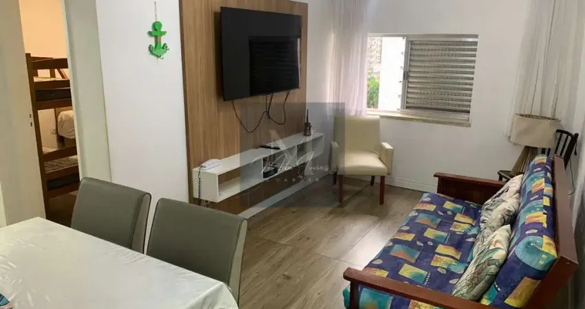 Região nobre e tranquila na quadra da praia. reformado. 01 dormitório. com 43m2 útil. área de churrasco e serviço de praia. com ar split.