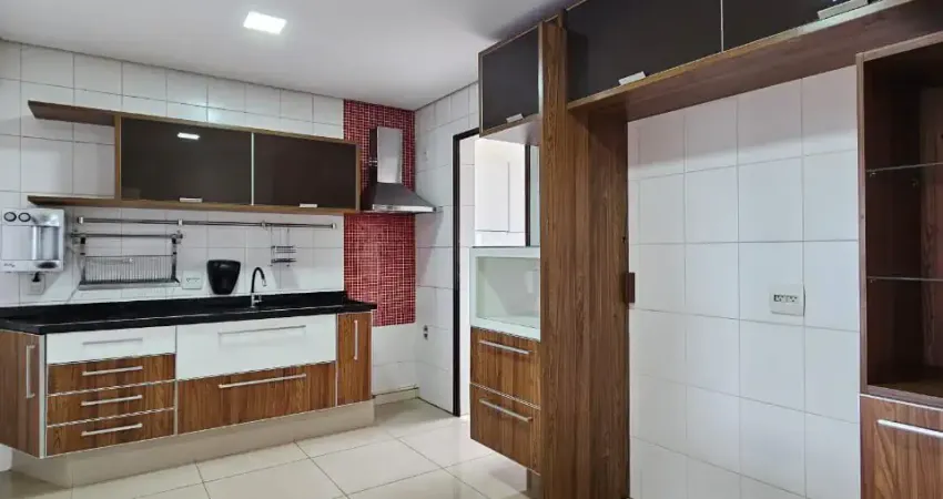 Apartamento 140m² com 3 Dormitórios (1 Suíte) – Amplo e Bem Localizado