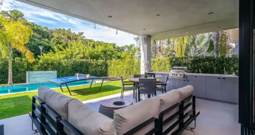 Luxuosa residência em Jurerê! 4 suítes