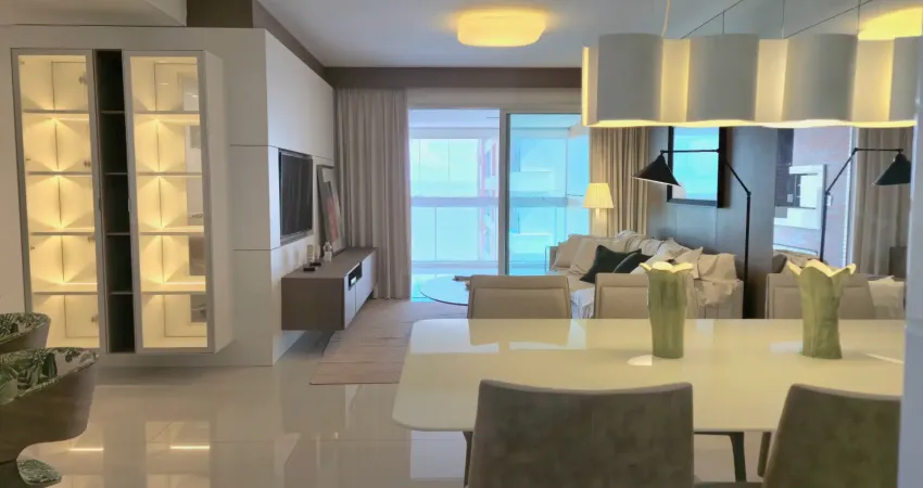 Apartamento mobiliado na beira-mar 3 dormitórios com 2 vagas