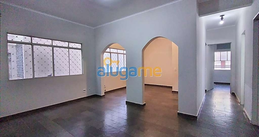 Apartamento no Higienópolis com 2 dormitórios, 2 banheiros e 1 vaga de garagem.