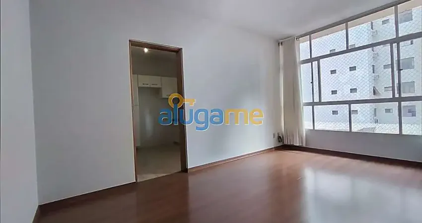 Apartamento na Vila Imperial com 3 dormitórios, 2 banheiros e 1 vaga de garagem.