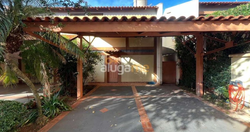 Sobrado no condomínio Green Village I, com 3 dormitórios (1 suíte) e 2 vagas.