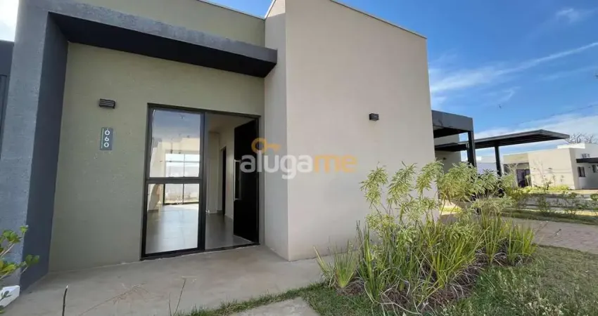 Casa nova no condomínio Fenhouse, com 03 dormitórios (1 suíte), rica em armários e com churrasqueira.