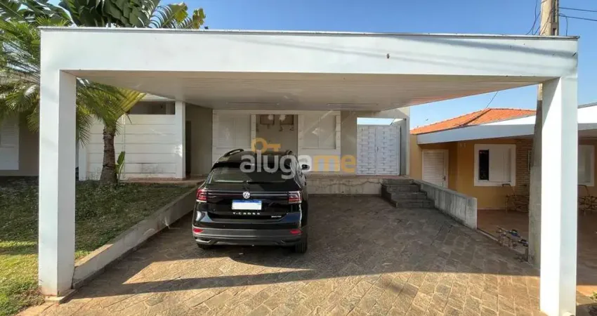 Casa no condomínio Belvedere com 03 dormitórios (sendo 01 suíte), varanda ampla e 02 vagas.