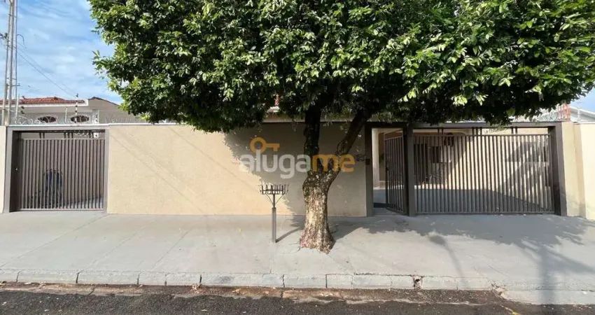 Casa no bairro jardim nazareth, com 03 dormitórios, 03 vagas e amplo quintal com varanda coberta.