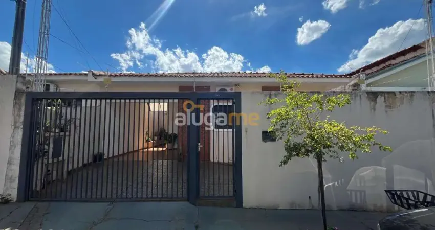 Casa com 04 dormitórios e 03 banheiros, no bairro vila ercília, com armário embutido e com quintal aberto.