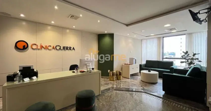 Sala comercial ampla no edifício atlas com fino acabamento e divisórias de vidro, elevador, recepção e garagem.