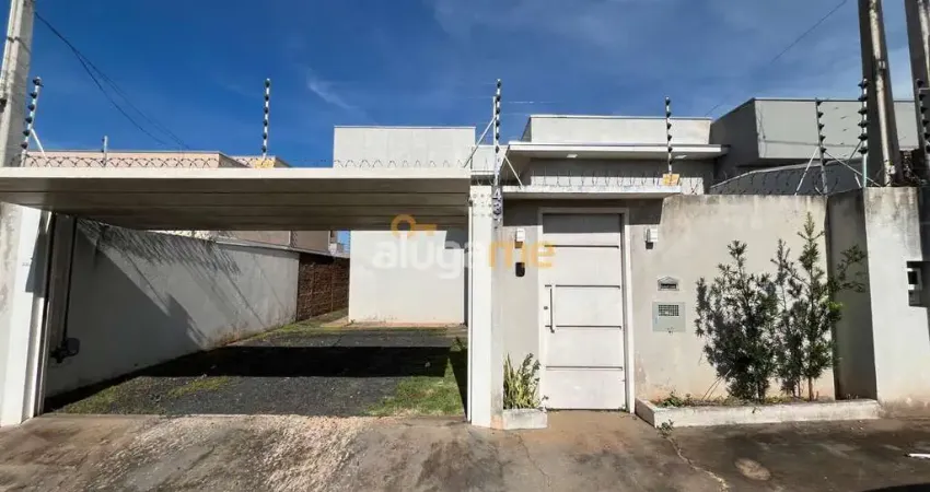 Casa no bairro Setvalley, com 01 dormitório, 02 banheiros e 02 vagas, amplo quintal e fino acabamento, com planejados.