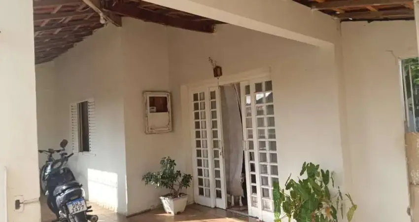 Sala ampla e conforto garantido: casa com corredor lateral por r$ 400 mil!