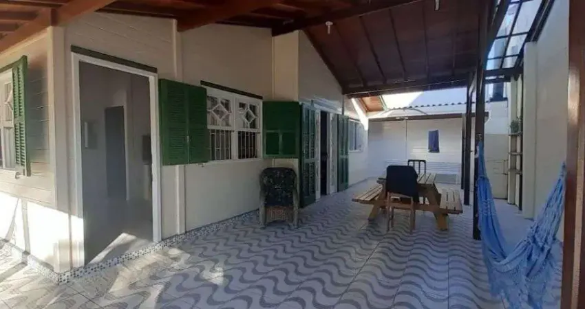 Casa com 6 dormitórios à venda, 276 m² por R$ 1.250.000,00 - Ponta das Canas - Florianópolis/SC
